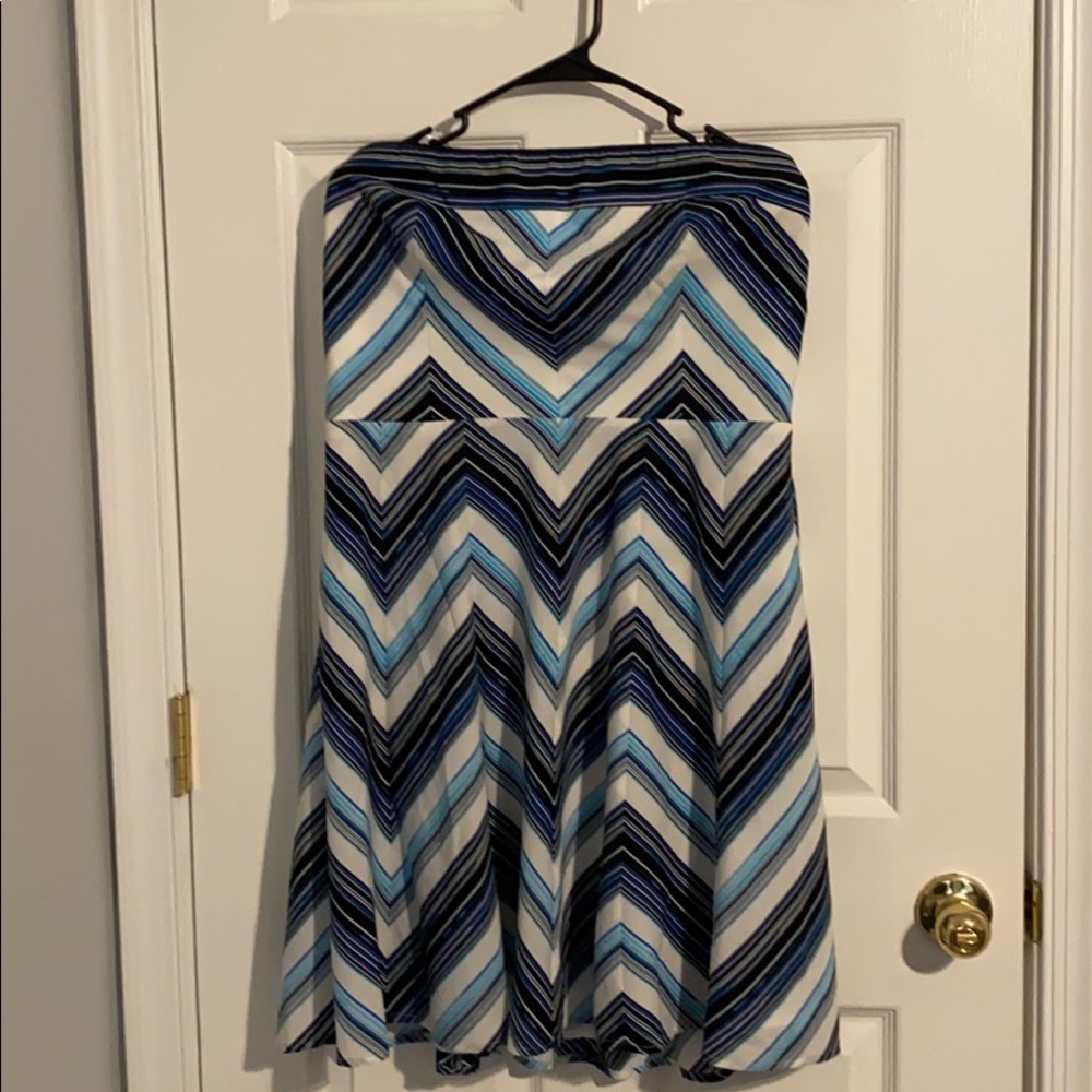 Strapless White House Black Market w/ POCKETS